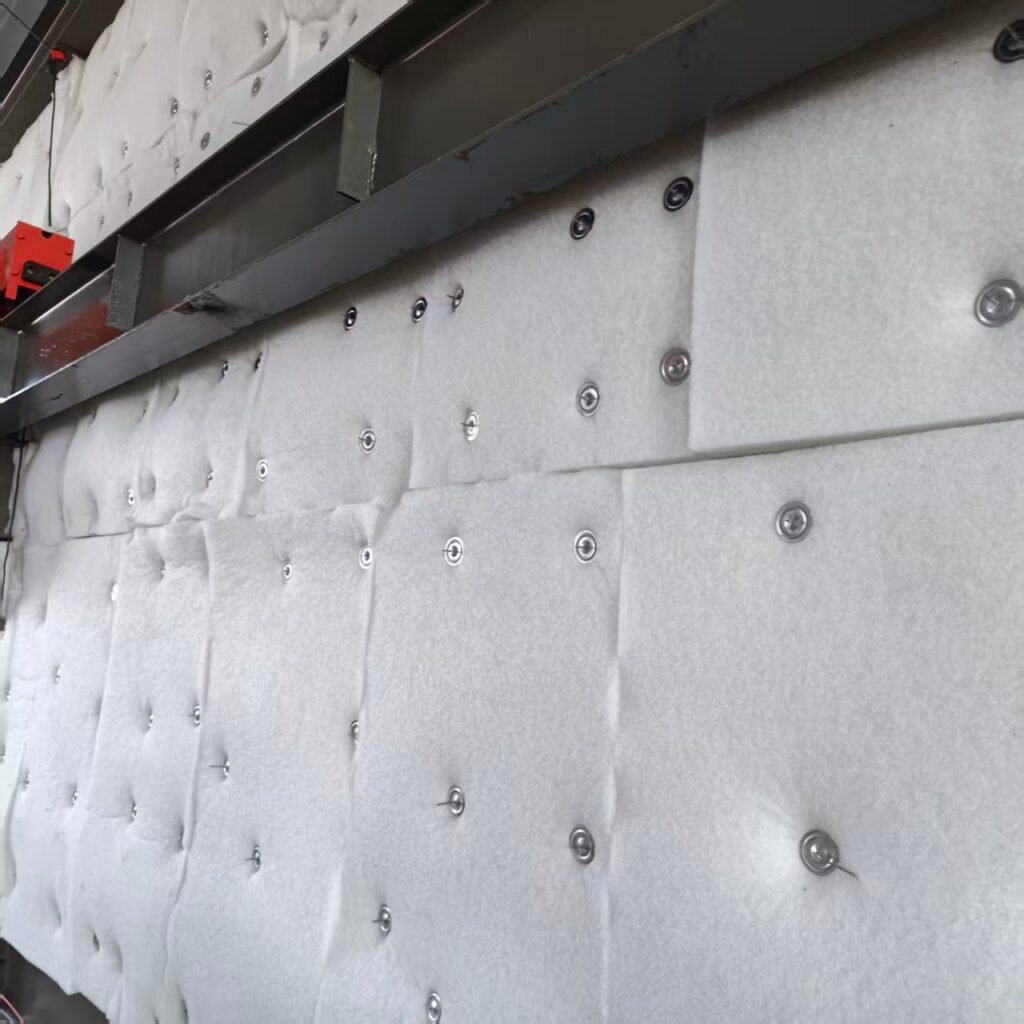 Steel structure acoustic insulation: polyester wool fixed to a steel wall with self-adhesive pins and 50 mm self-locking washers